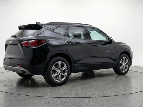 Used 2025 Chevrolet Blazer LT image 9