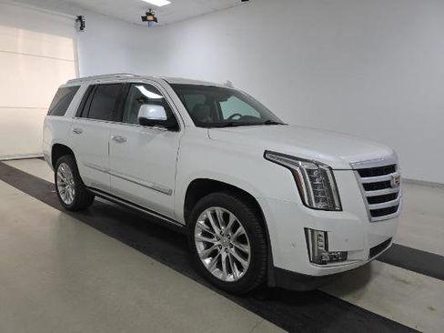 Used 2019 Cadillac Escalade Premium Luxury RWD image 3