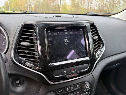 Used 2020 Jeep Cherokee Limited AWD/4WD image 16