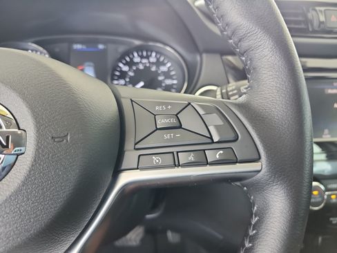 Used 2022 Nissan Rogue Sport SV FWD image 28