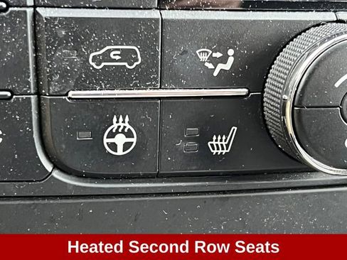 Used 2016 Chrysler Town & Country Touring-L image 7