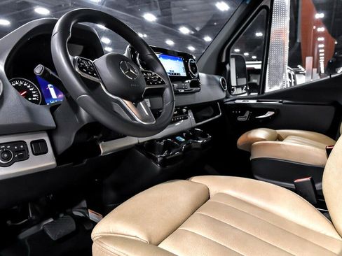 Used 2022 Mercedes-Benz Sprinter 3500 image 9