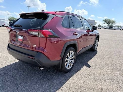 Used 2022 Toyota RAV4 XLE Premium AWD/4WD image 6