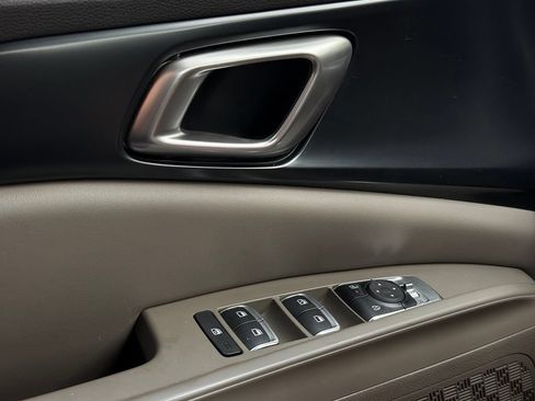 Used 2026 Kia Carnival FWD image 23
