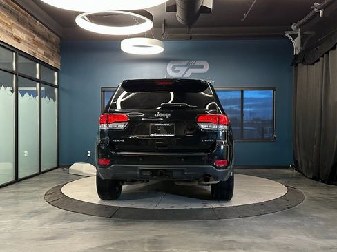 Used 2022 Jeep Grand Cherokee Laredo X AWD/4WD image 4
