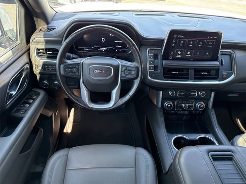 Used 2022 GMC Yukon SLT w/ SLT Premium Package image 14