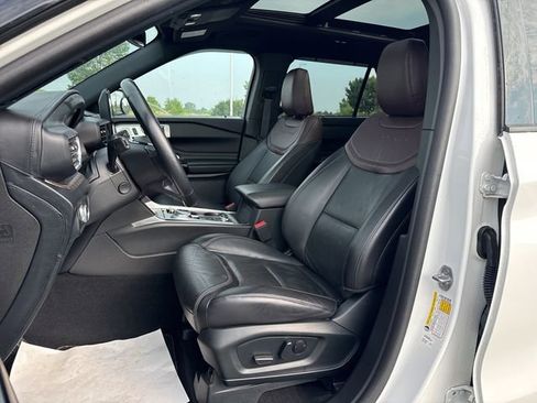 Used 2023 Ford Explorer Platinum w/ Technology Package image 22