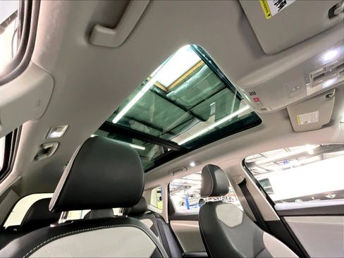 Used 2025 Volkswagen Taos SEL image 25