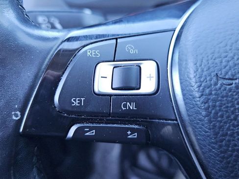 Used 2018 Volkswagen Tiguan SE image 13