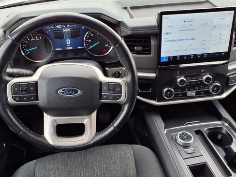 Used 2022 Ford Expedition XLT image 13
