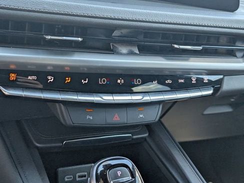 Used 2025 Cadillac XT4 Premium Luxury FWD image 15