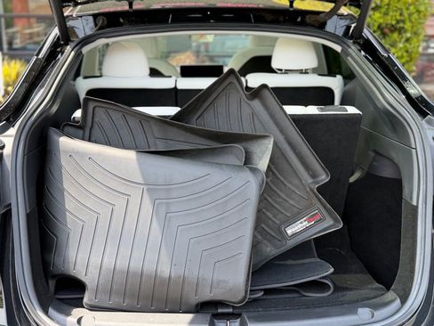 Used 2021 Tesla Model Y Long Range image 18