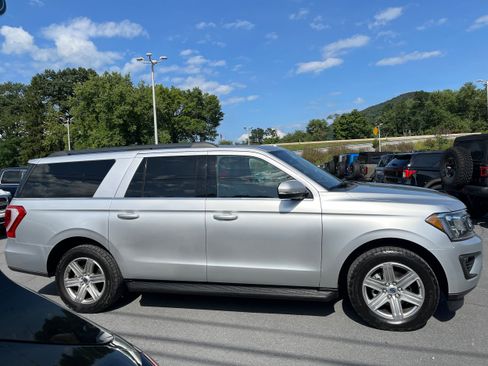 Used 2018 Ford Expedition Max XLT w/ Equipment Group 201A AWD/4WD image 6
