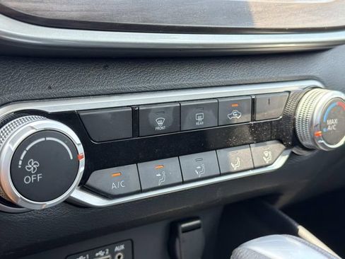 Used 2025 Nissan Altima 2.5 SV AWD/4WD image 29