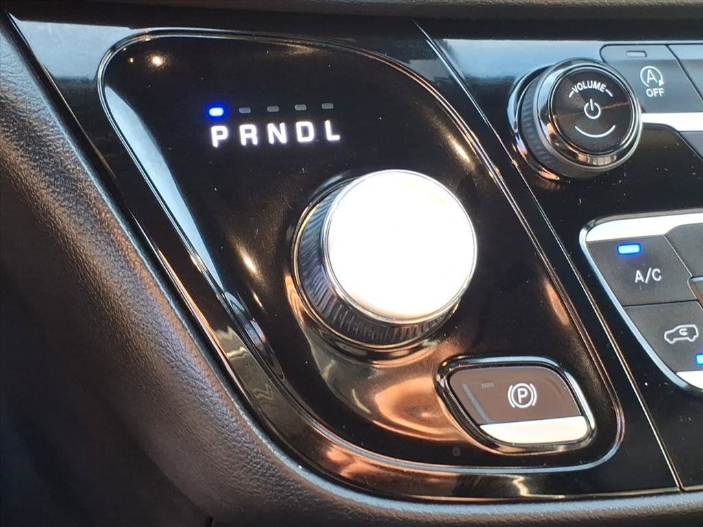Used 2025 Chrysler Pacifica Select FWD image 31
