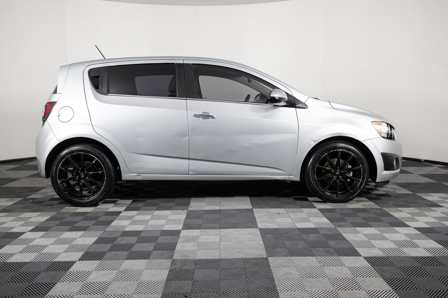 Used 2015 Chevrolet Sonic LTZ FWD image 9