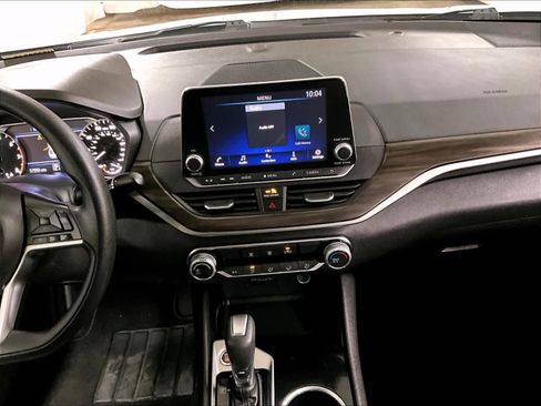 Used 2024 Nissan Altima 2.5 SV image 18