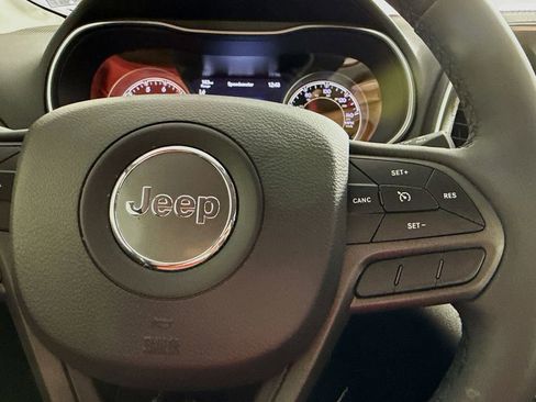 Used 2022 Jeep Cherokee Trailhawk w/ Premium Leather Package image 30