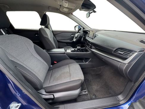 Used 2023 Nissan Rogue SV image 11