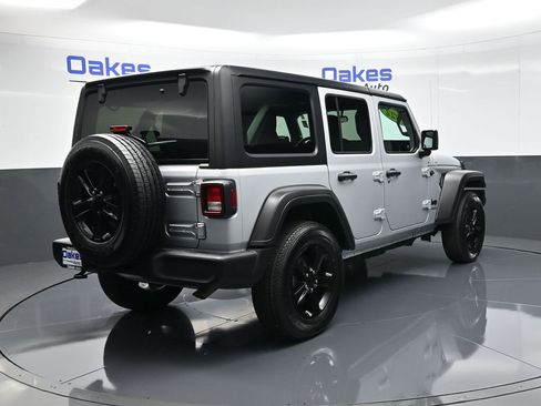 Used 2022 Jeep Wrangler Unlimited Sport image 7
