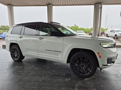 Used 2023 Jeep Grand Cherokee L Summit w/ High Altitude Package AWD/4WD image 4
