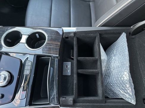 Used 2025 Cadillac Escalade Premium Luxury image 58