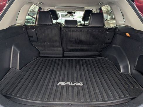 Used 2020 Toyota RAV4 XLE Premium image 21