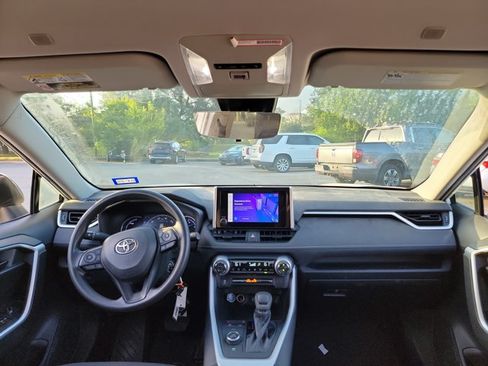 Used 2023 Toyota RAV4 LE AWD/4WD image 16