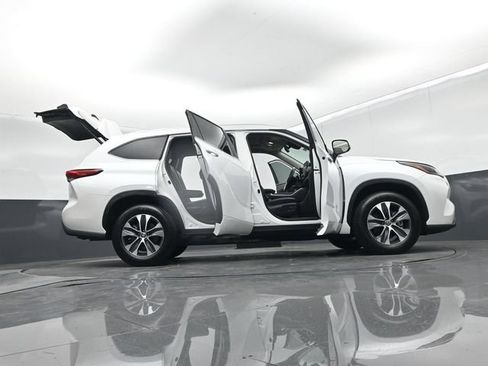 Used 2023 Toyota Highlander XLE FWD image 77