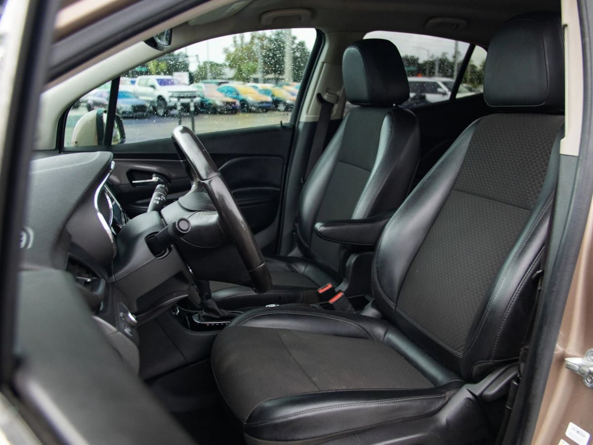 Used 2019 Buick Encore Preferred FWD image 17