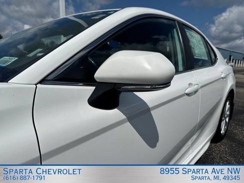 Used 2024 Toyota Camry SE FWD image 9