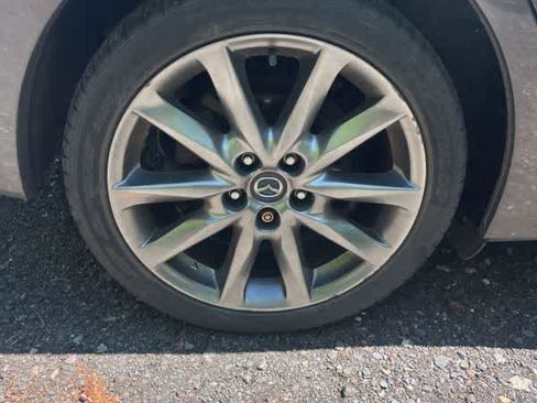 Used 2018 MAZDA MAZDA3 Touring FWD image 12