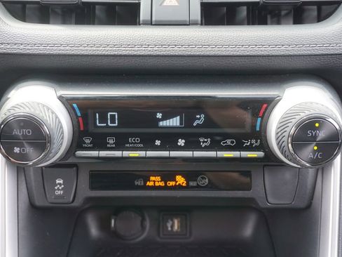 Used 2025 Toyota RAV4 LE AWD/4WD image 10