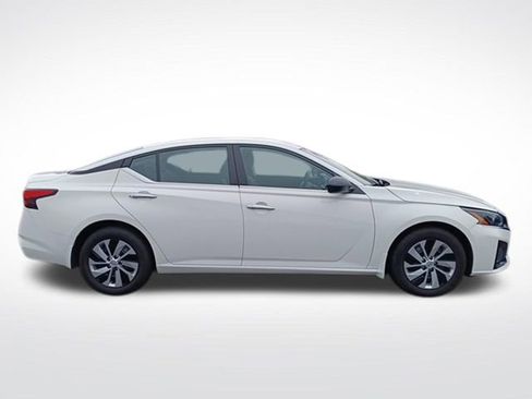Used 2025 Nissan Altima 2.5 S image 4