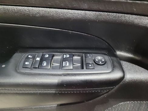 Used 2018 Jeep Grand Cherokee Altitude image 45