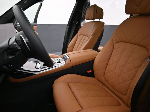 Used 2026 BMW X7 xDrive40i w/ M Sport Package image 11