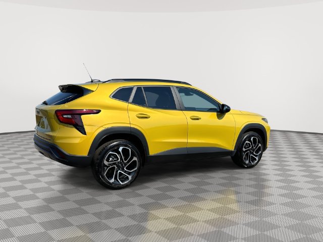 Used 2025 Chevrolet Trax RS w/ Sunroof Package FWD image 13