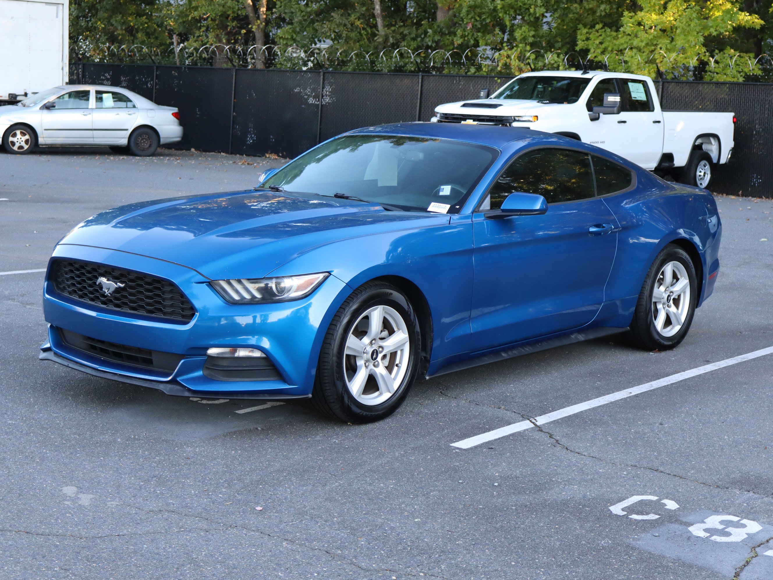 Used 2017 Ford Mustang Coupe RWD image 5