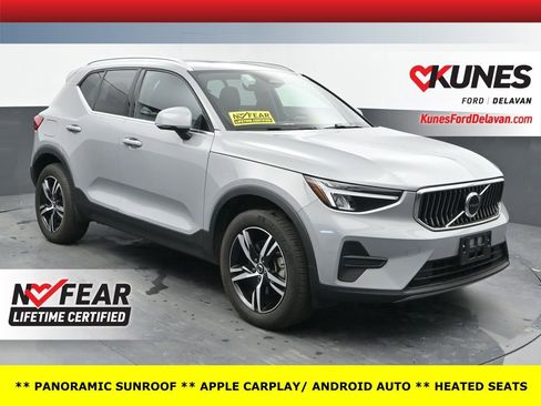 Used 2025 Volvo XC40 B5 Core AWD/4WD image 1