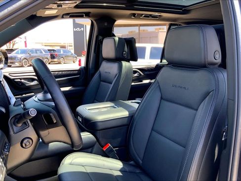 Used 2024 GMC Yukon XL Denali w/ Denali Reserve Package AWD/4WD image 8
