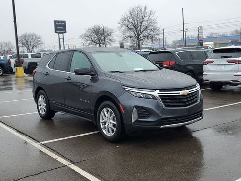 Used 2022 Chevrolet Equinox LT FWD image 2