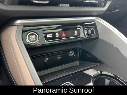 Used 2025 Audi Q5 Premium w/ Premium Plus AWD/4WD image 16