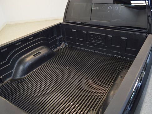 Used 2020 RAM 1500 Classic SLT image 13