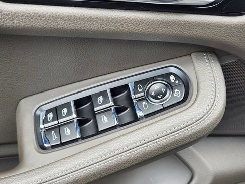 Used 2019 Porsche Macan AWD/4WD image 11