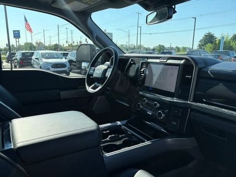 Used 2025 Ford F350 Lariat w/ Lariat Ultimate Package AWD/4WD image 13