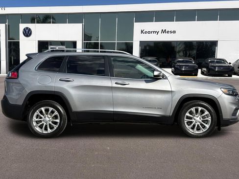Used 2019 Jeep Cherokee Latitude w/ Popular Appearance Group image 3