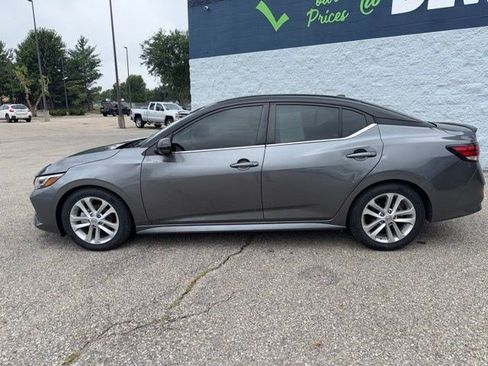 Used 2023 Nissan Sentra SR w/ SR Premium Package FWD image 2