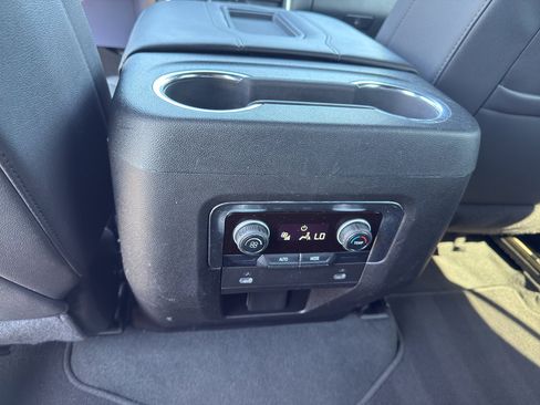 Used 2024 Chevrolet Suburban LT image 25