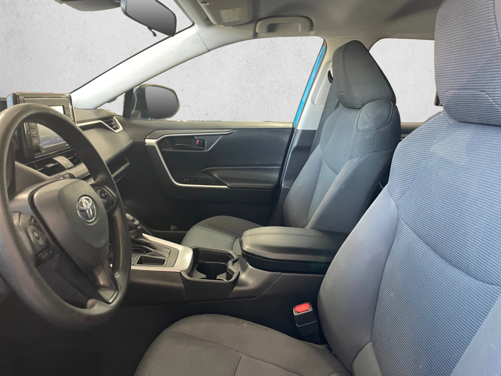 Used 2021 Toyota RAV4 LE w/ Carpet Mat Package (TMS) FWD image 11