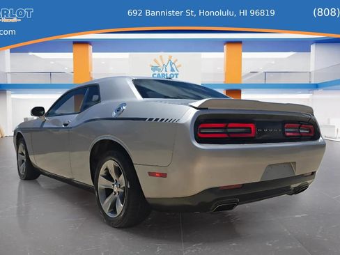 Used 2016 Dodge Challenger SXT RWD image 7